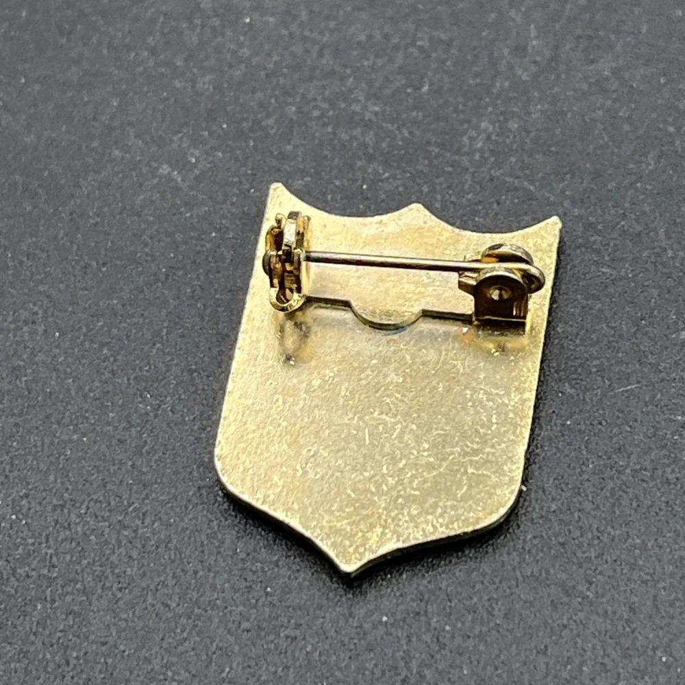 Holiday Bowl Hayward 200 Award Bowling Lapel Hat‎ Pin